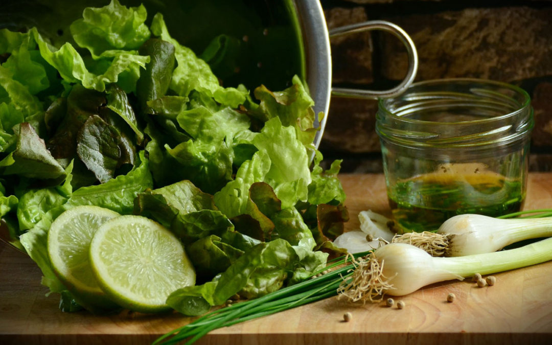 Ensalada de hojas verdes + hamburguesas de quinoa